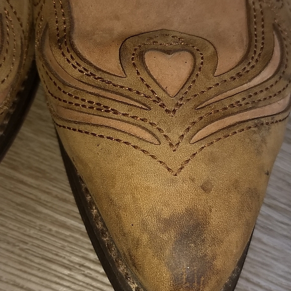 Ladies buckskin color leather boots. Sz.9.5 - Picture 4 of 10